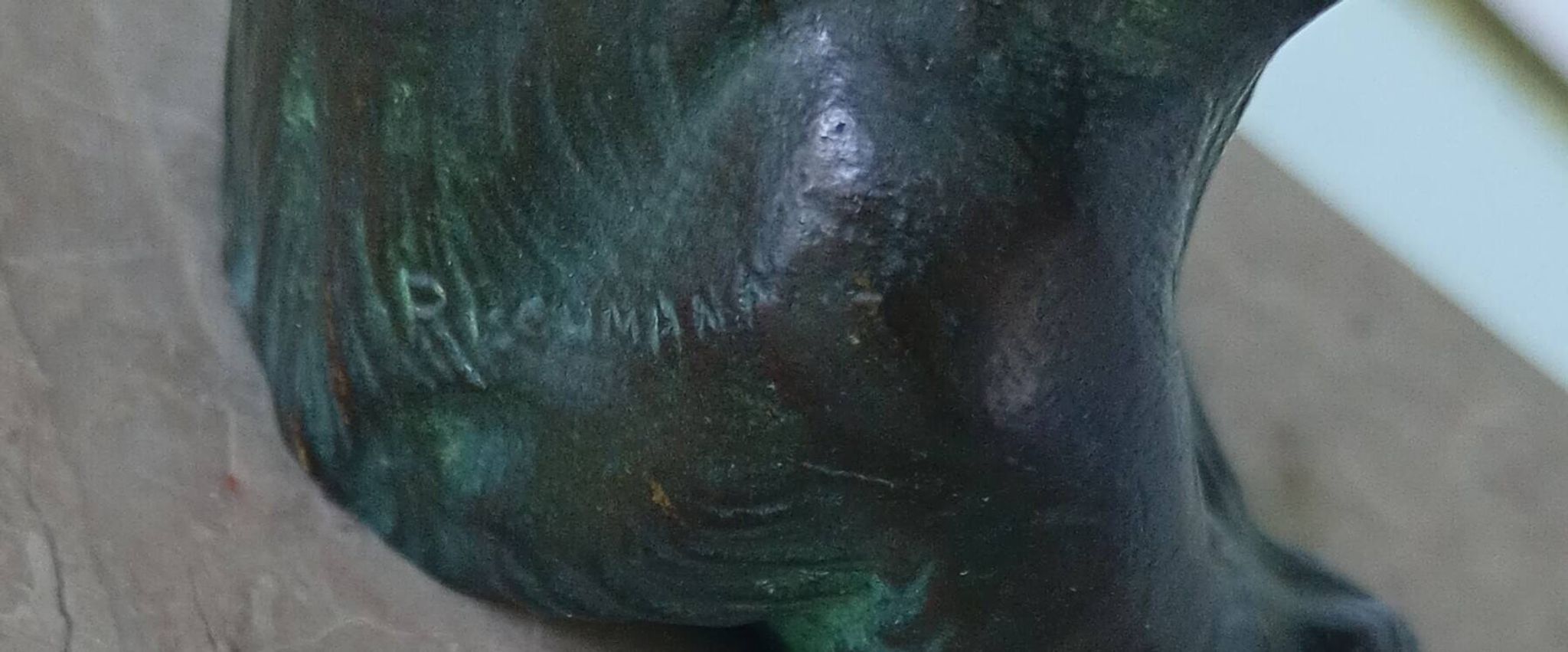 Bronze animalier Orangutan signed Henri Rischmann with a marble base.