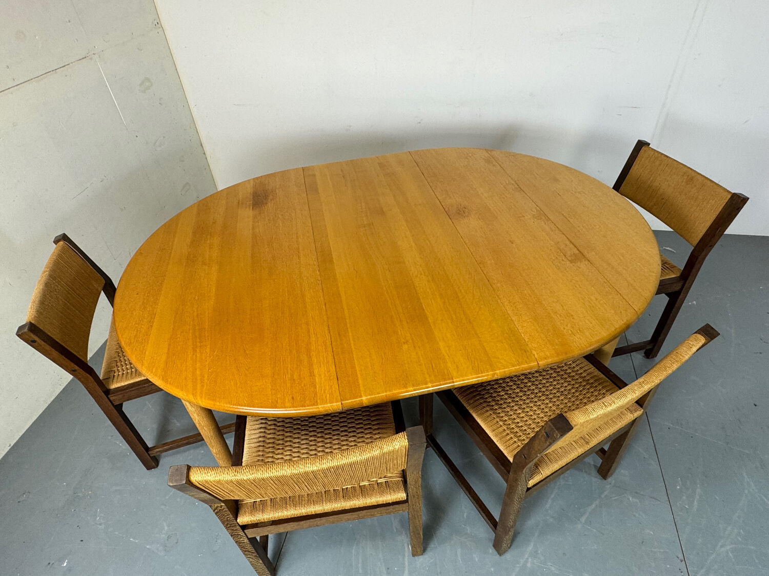 Table à manger ronde extensible en chêne, design danois du milieu du siècle, années 1960