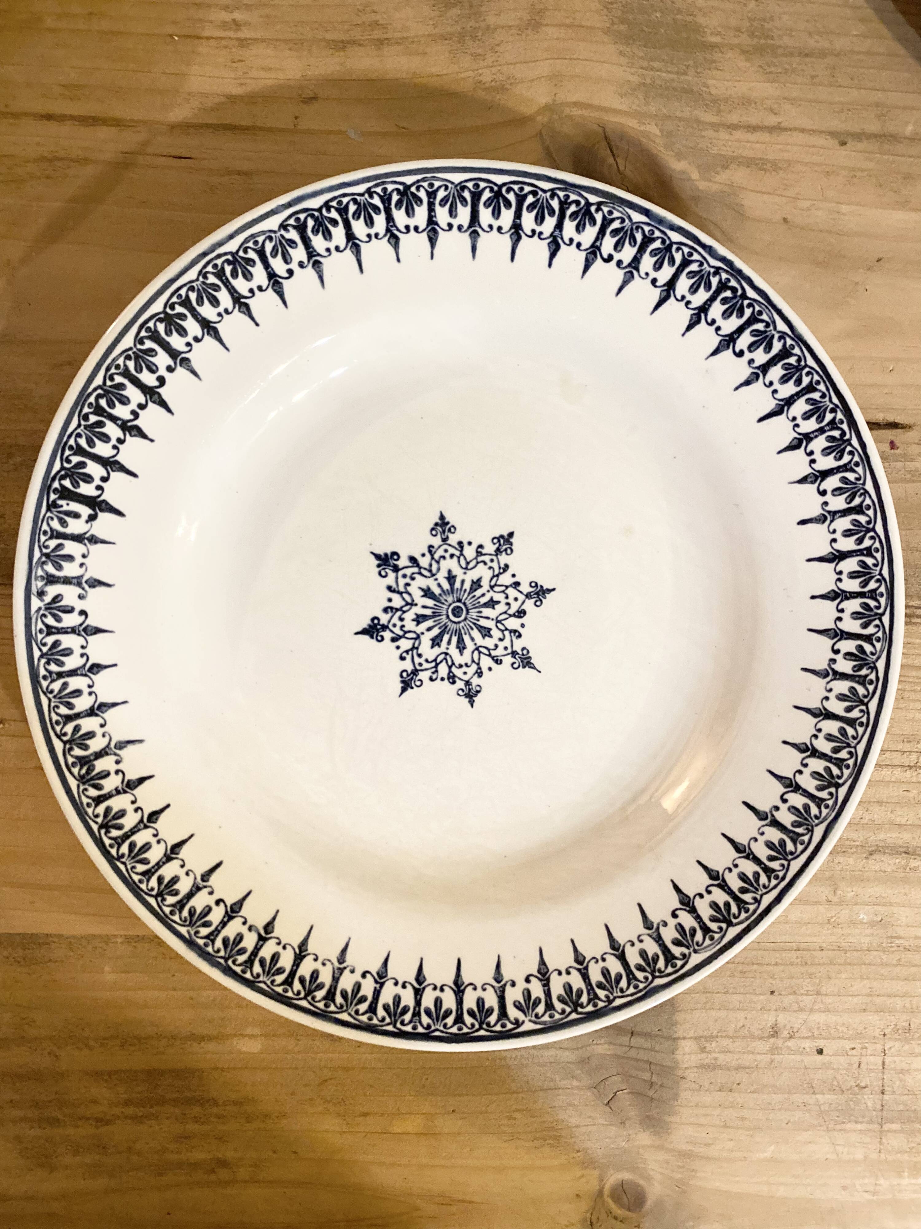 6 Saint Amand plates