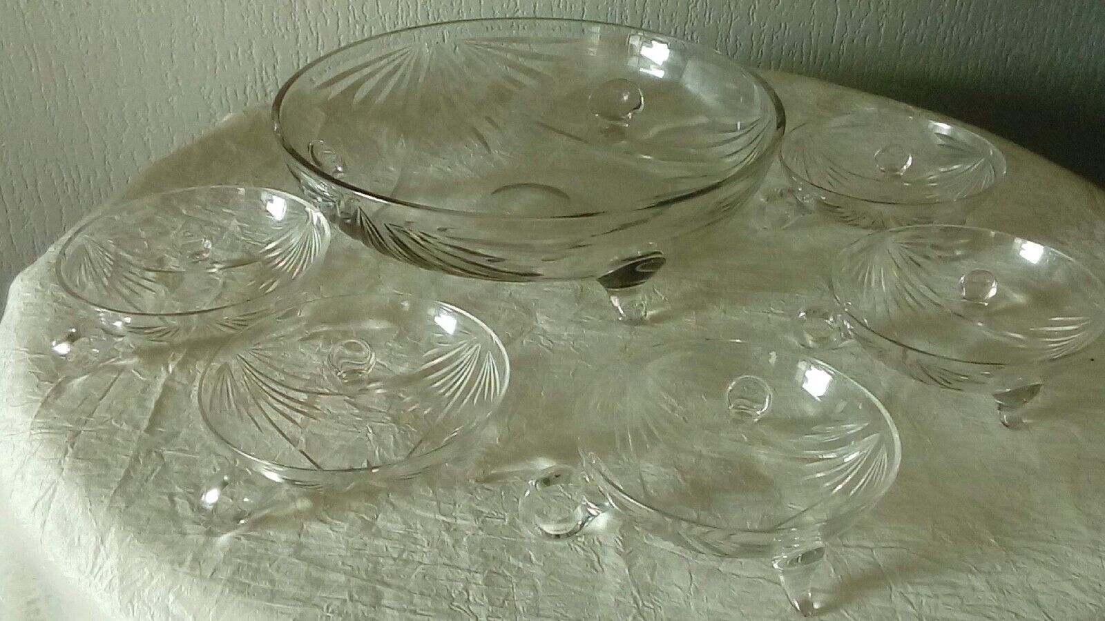 Dessert service salad bowl cut in crystal cut