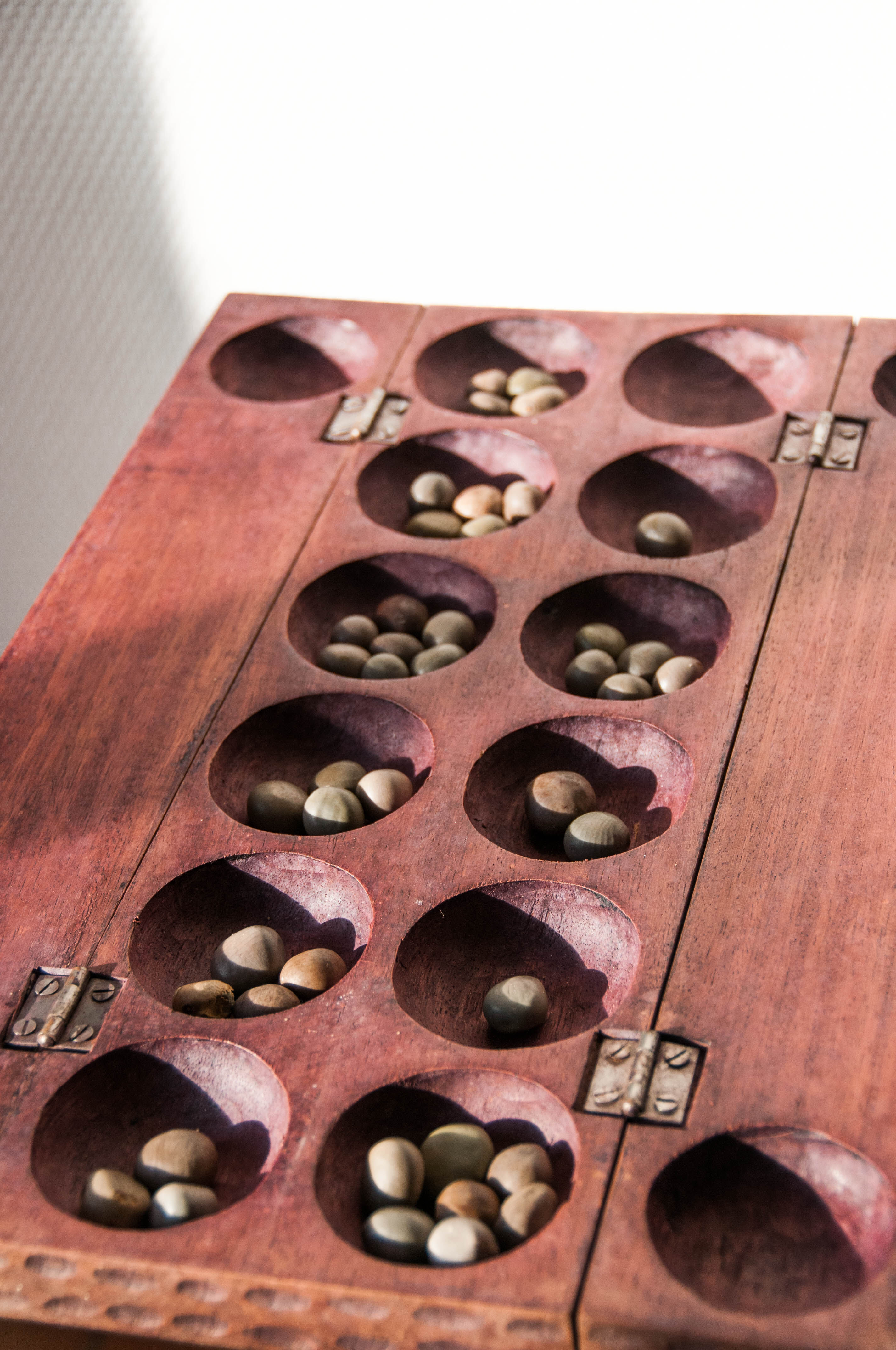 Awalé african wooden games