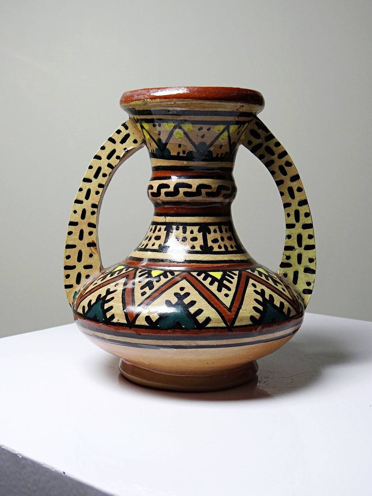 Small handled ceramic vase from Safi, signed, Morocco, 1960-1980.