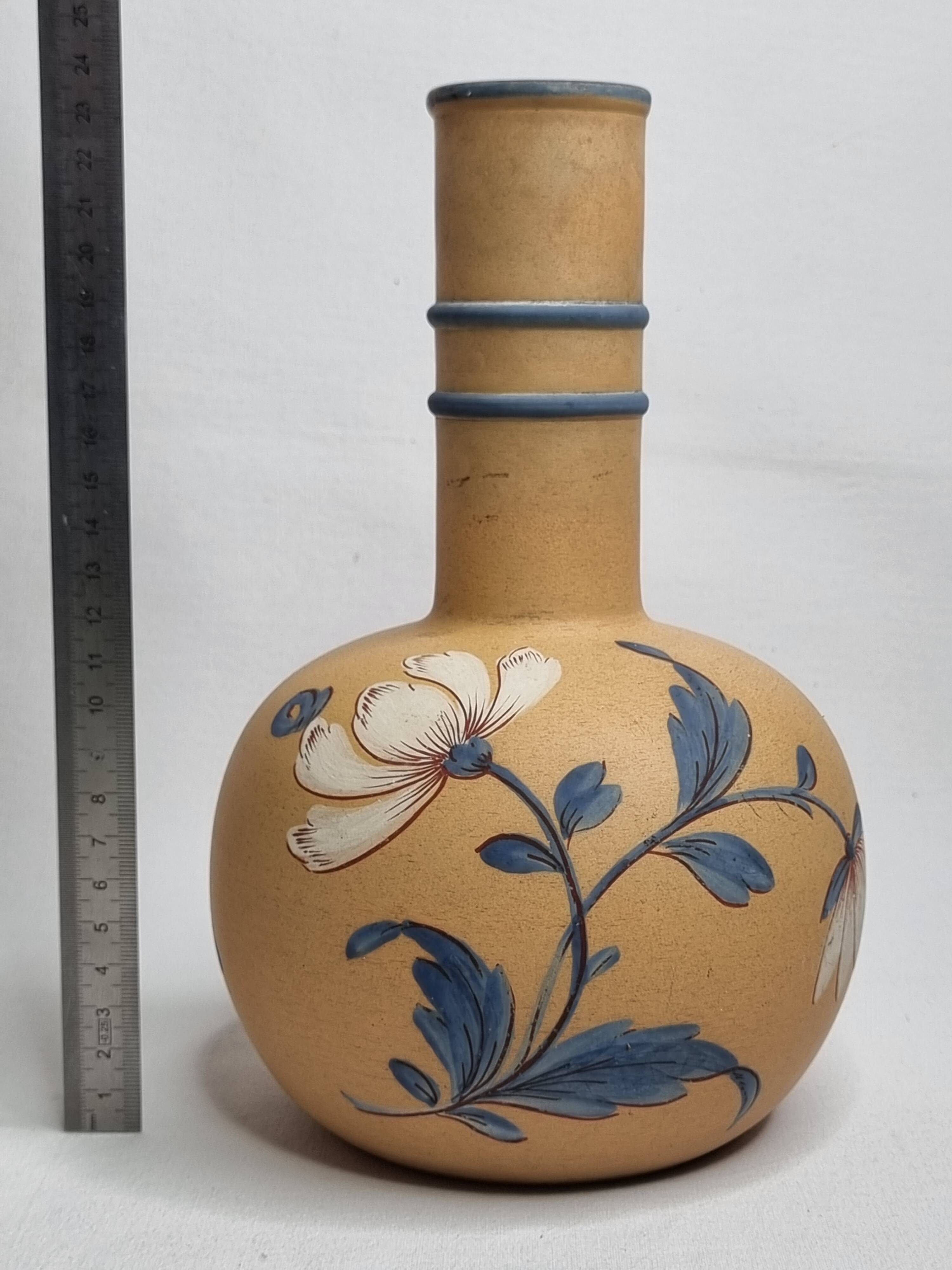 Vase boule en faïence fine à décor floral, Manufacture Burée Paris fin XIXe