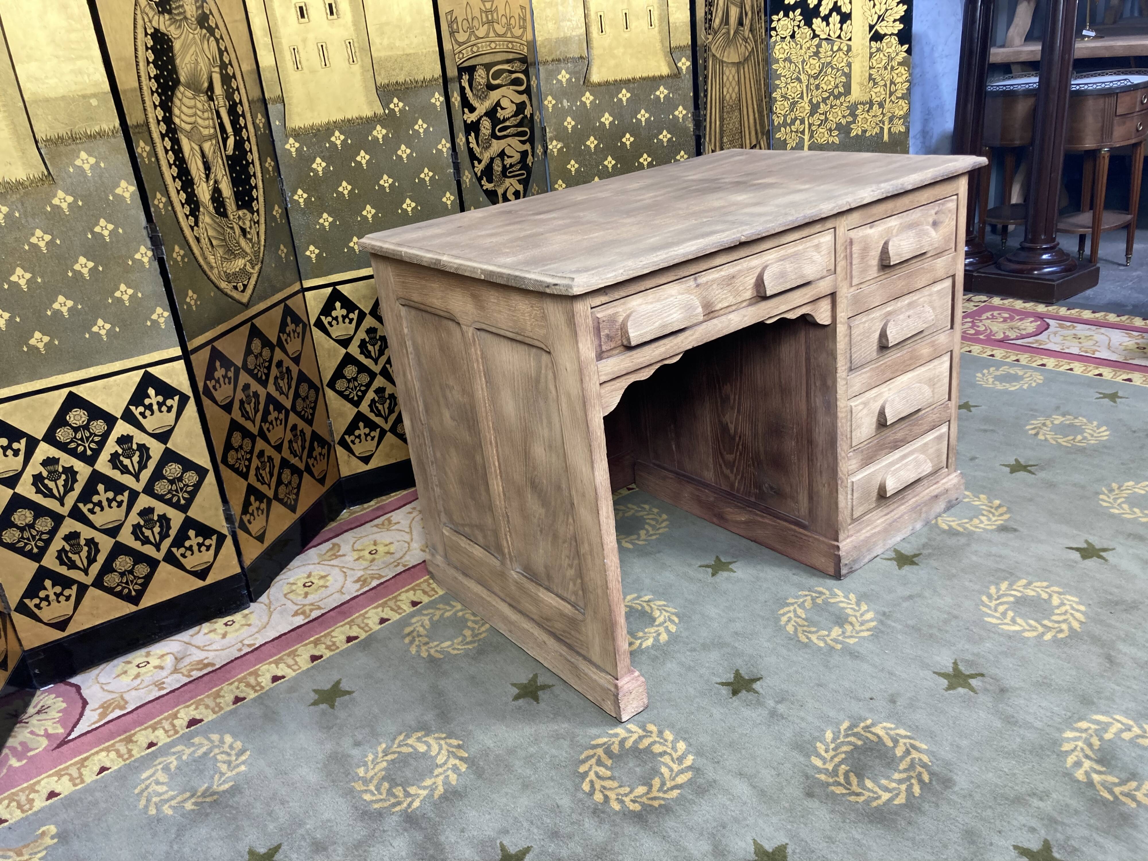 Administration office in gumned aero oak