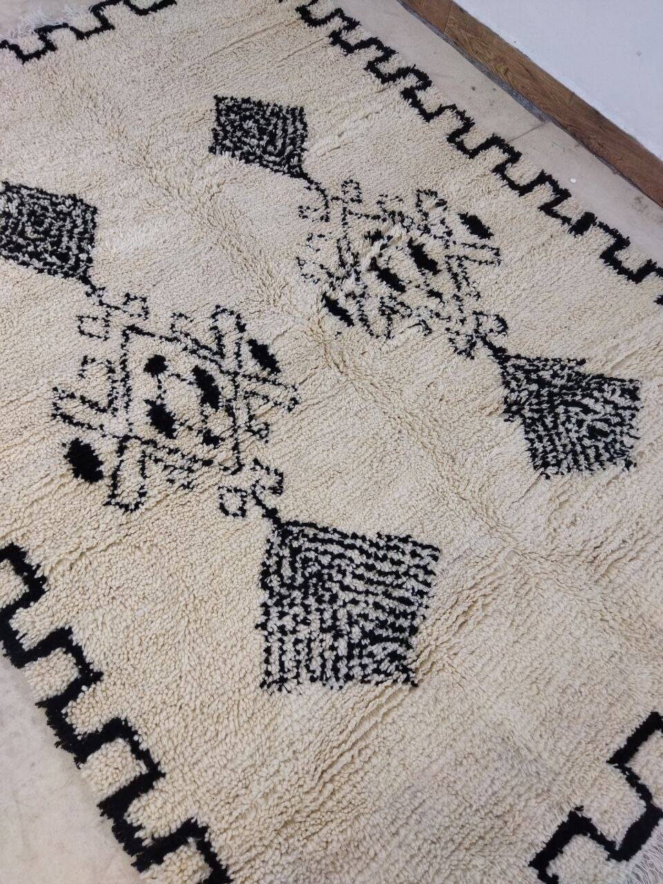 Handmade Moroccan Berber Rug 268 X 188 CM