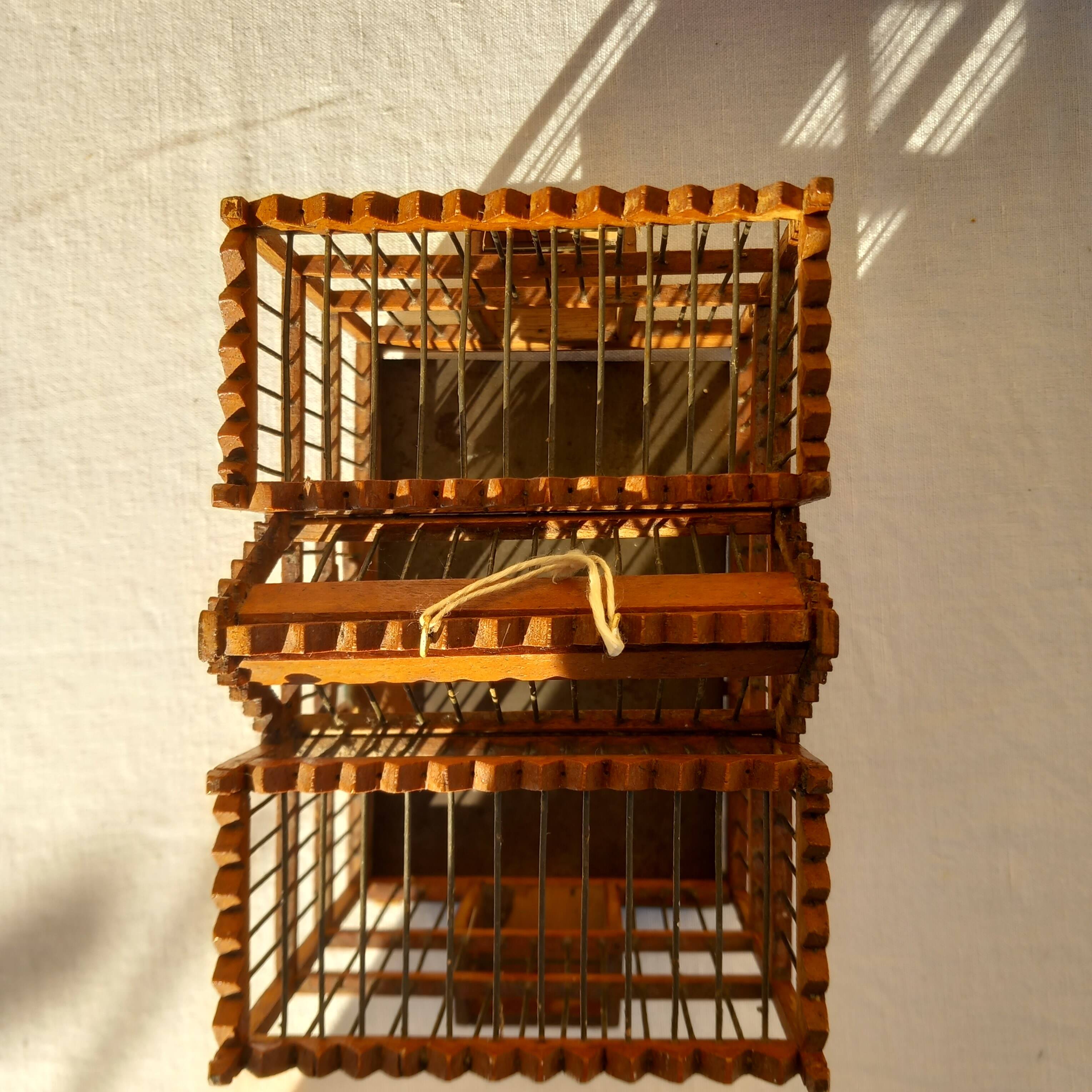 Small wood and metal bird cage and its fabric piou piou