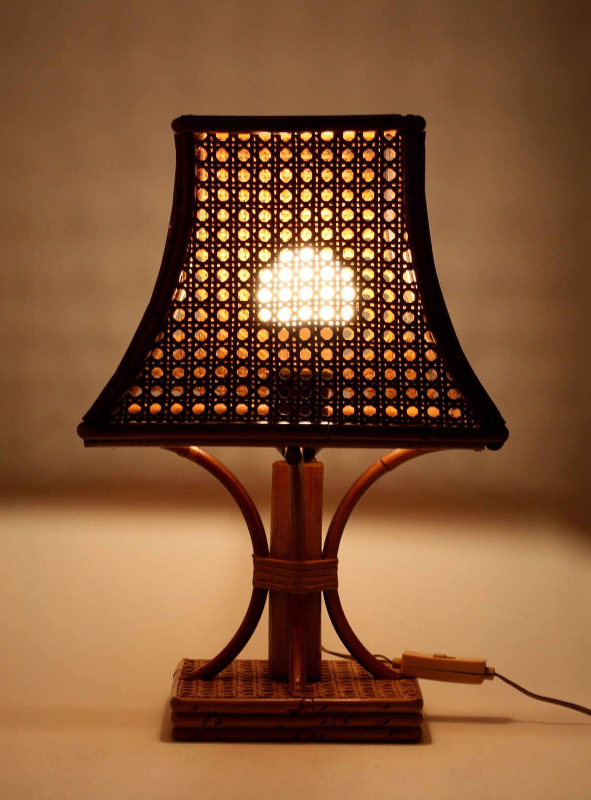 Pagoda lamp