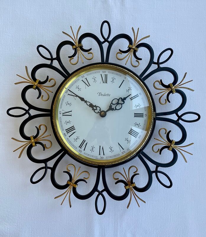 Wall clock Featured from the 60s