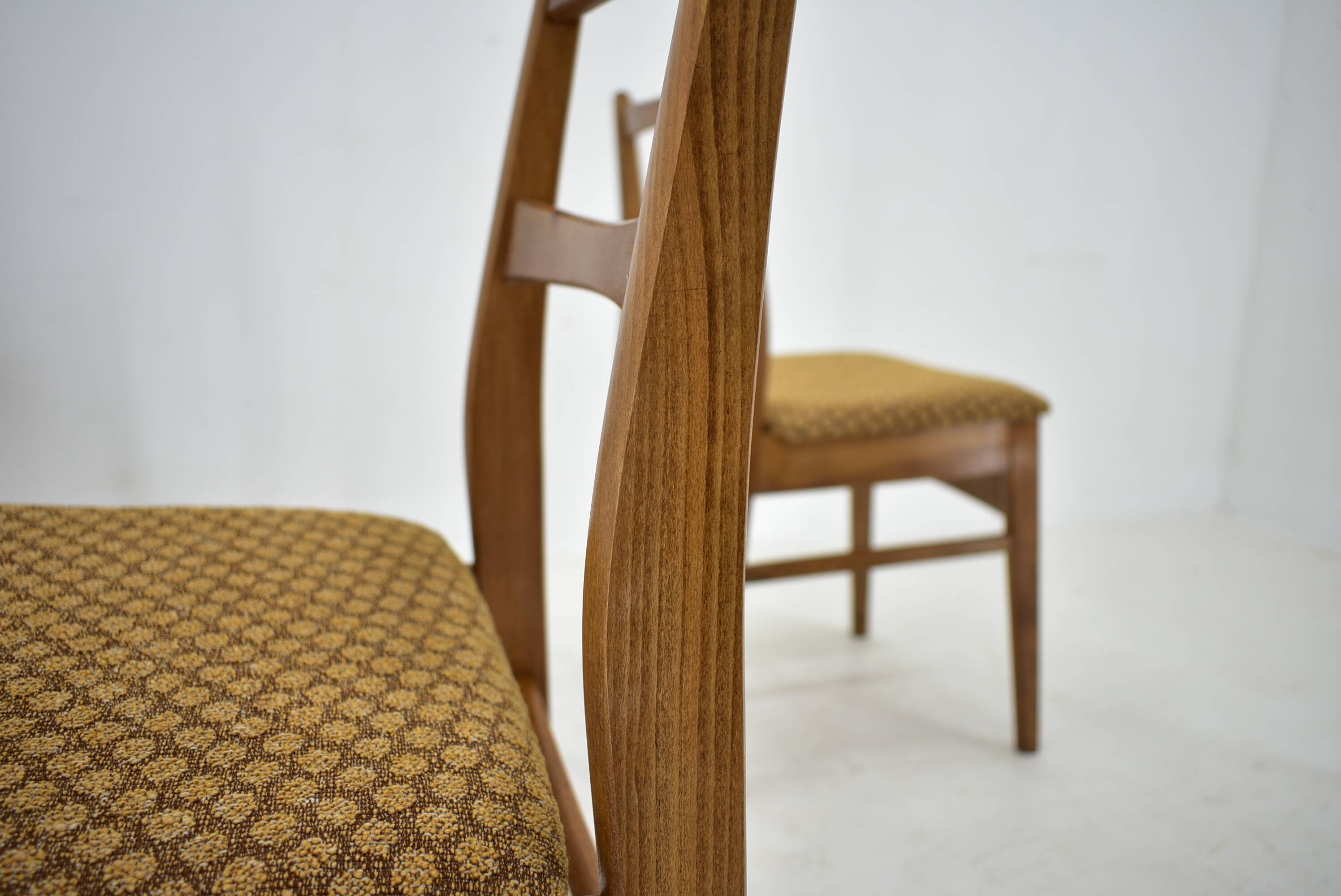 4 chaises de salle à manger en hêtre années 1960, Tchécoslovaquie