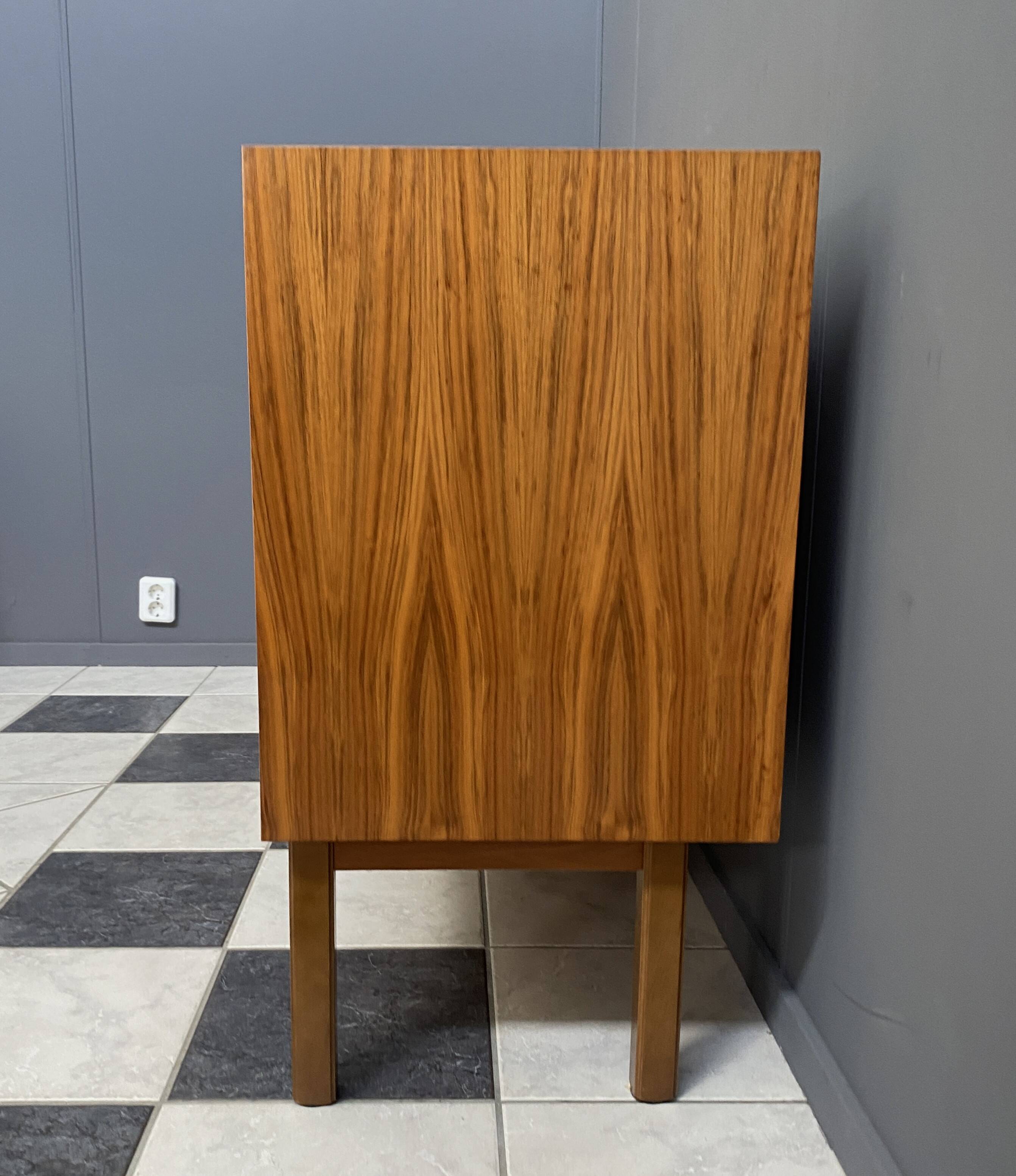 buffet en bois des années 1970