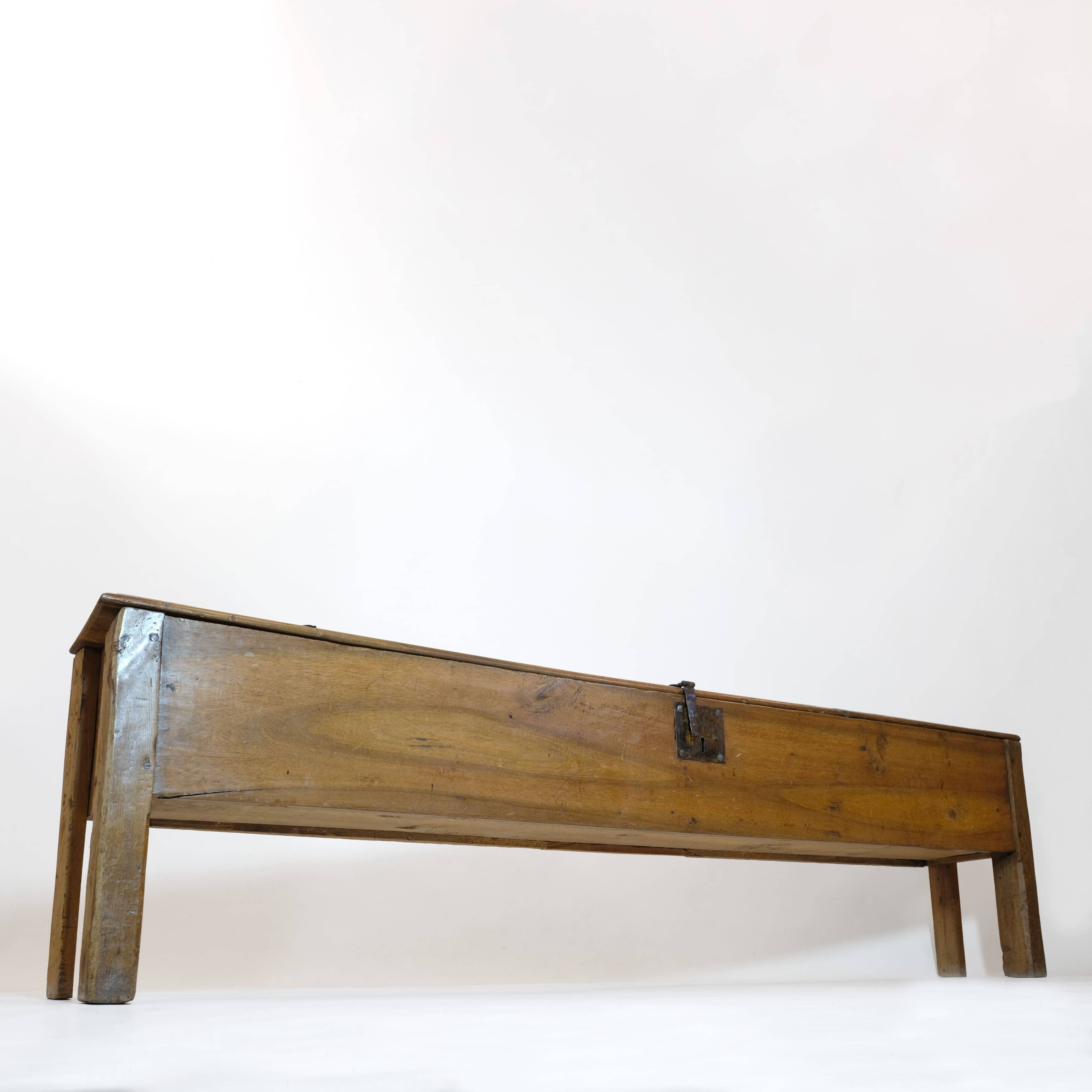Long walnut grain chest forming a bench, 220cm.