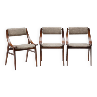 Suite de 3 chaises skoczek des années 60.