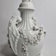 Vase décoratif de style baroque en porcelaine blanche émaillée, 26 cm