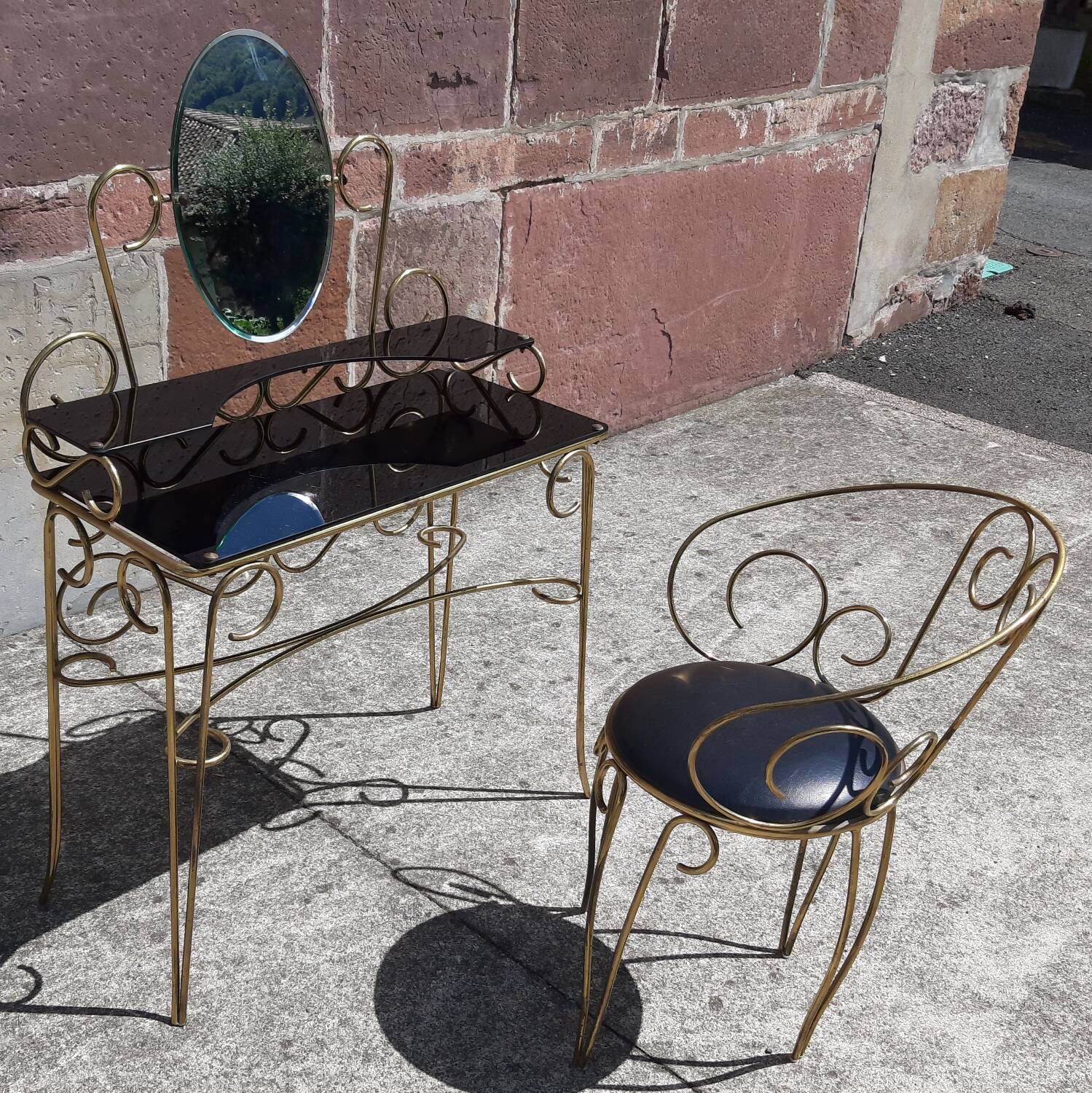 Dressing table and chair in gilded metal and opaline glass.