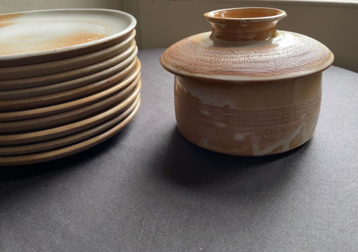 Pot with lid in stoneware vallauris