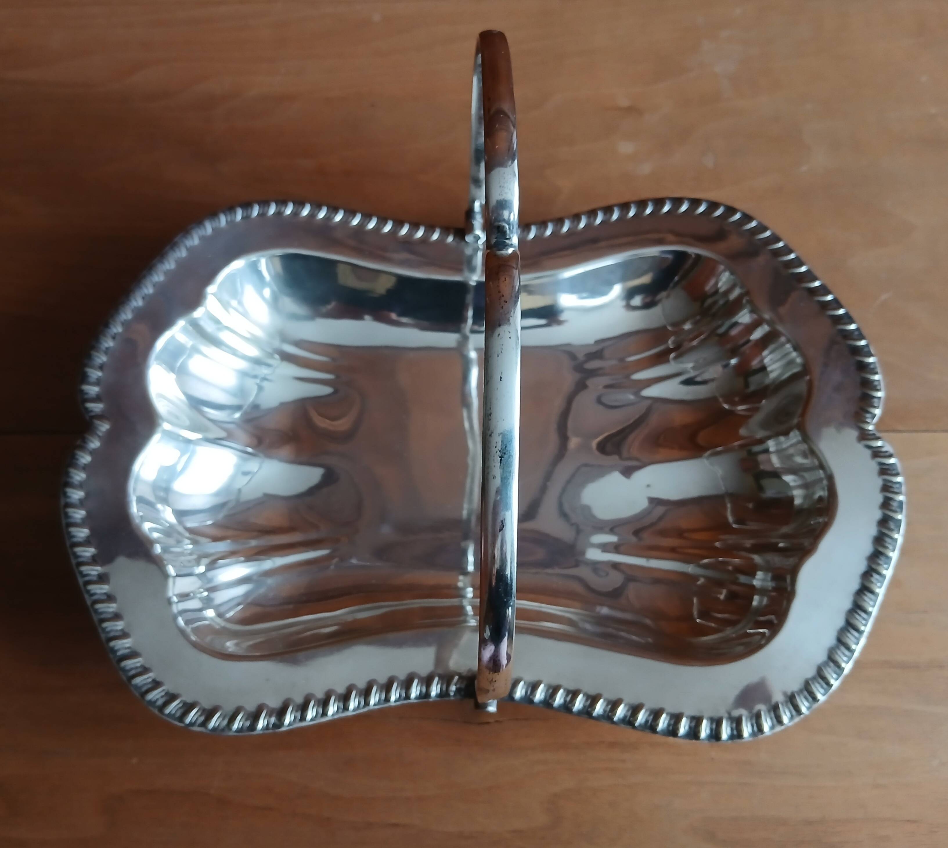 Panier en métal argenté