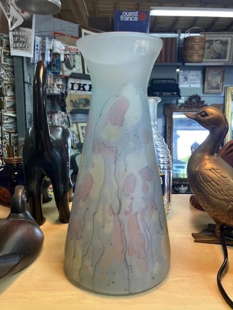 24cm vase, frosted pastel glass paste, 1950s.
