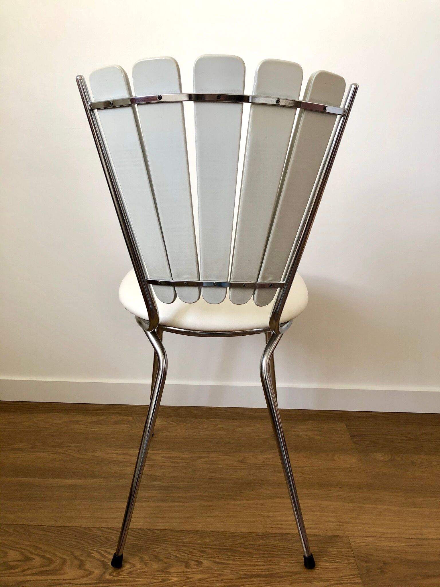 Lot of 4 petal chairs