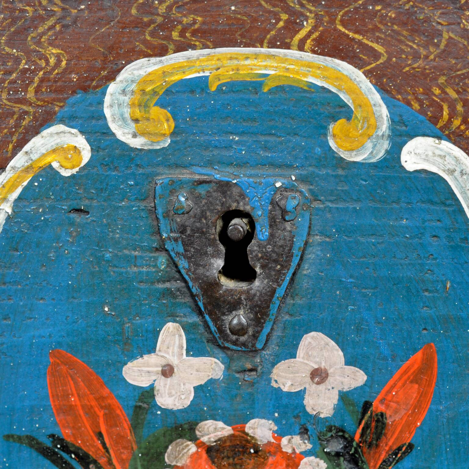 Coffre de mariage d'art populaire, daté de 1718