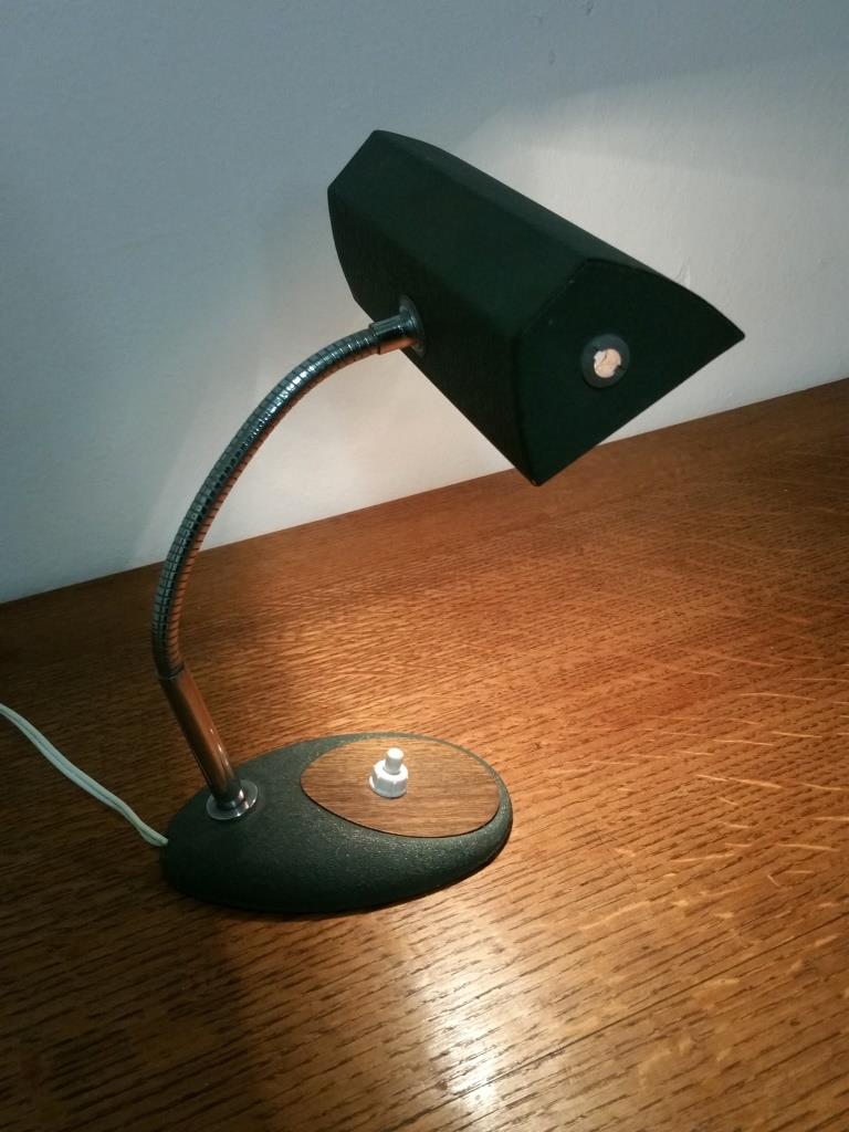 Desk lamp