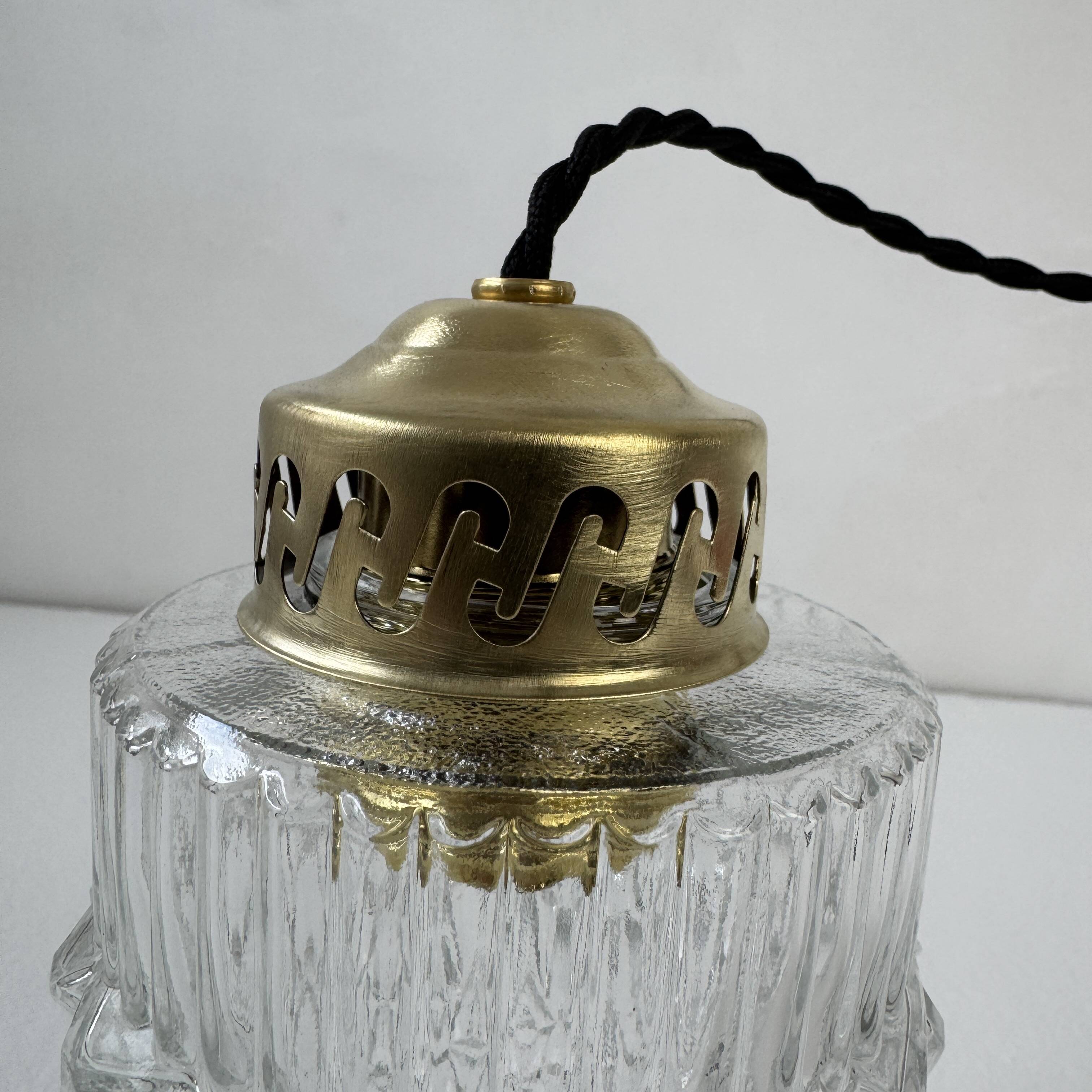 Paire d’anciennes suspensions en verre vintage