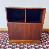 Low separation bookcase