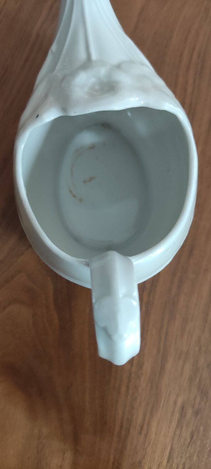 Old white vintage saucière