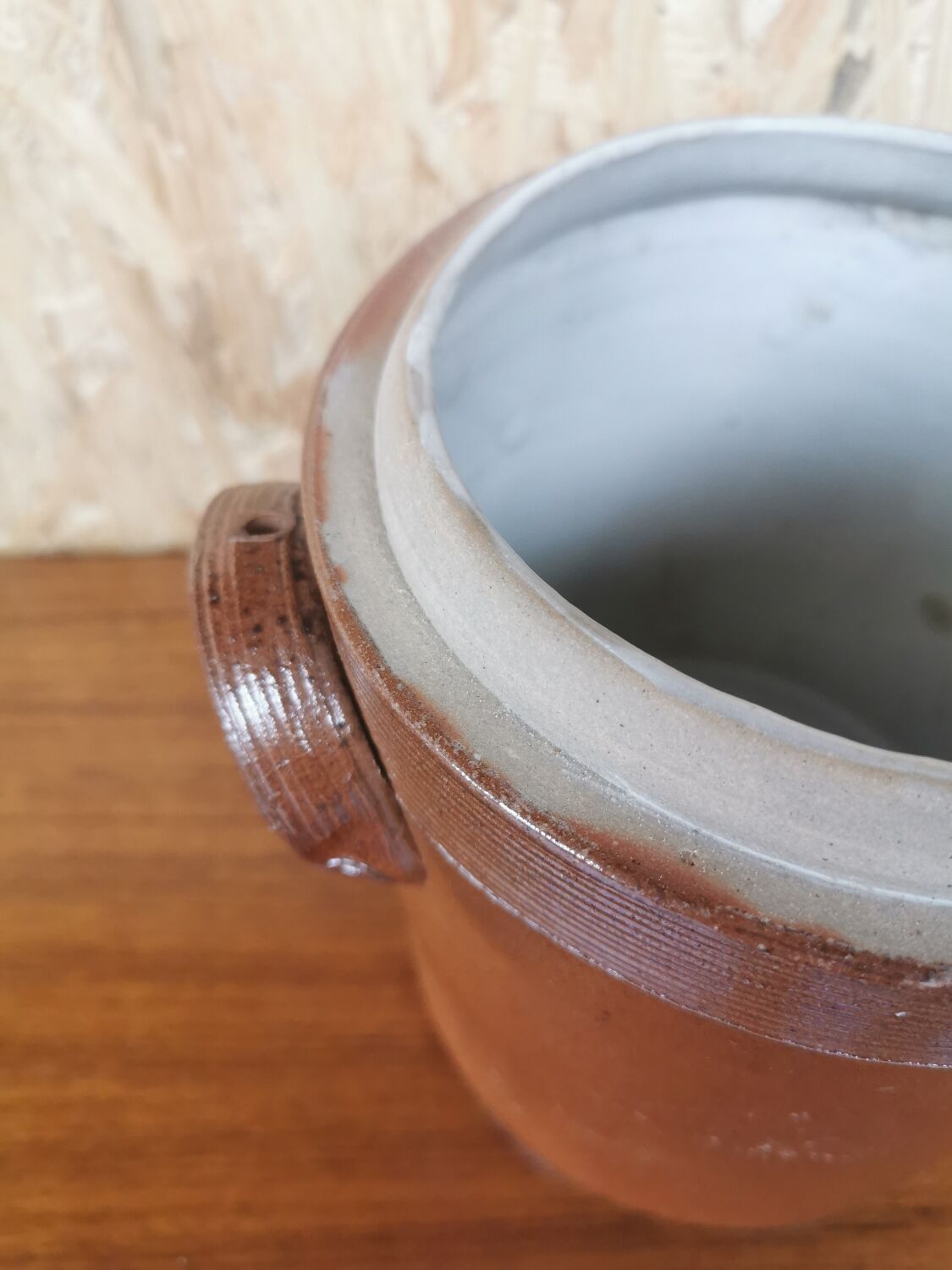 Glazed stoneware pot