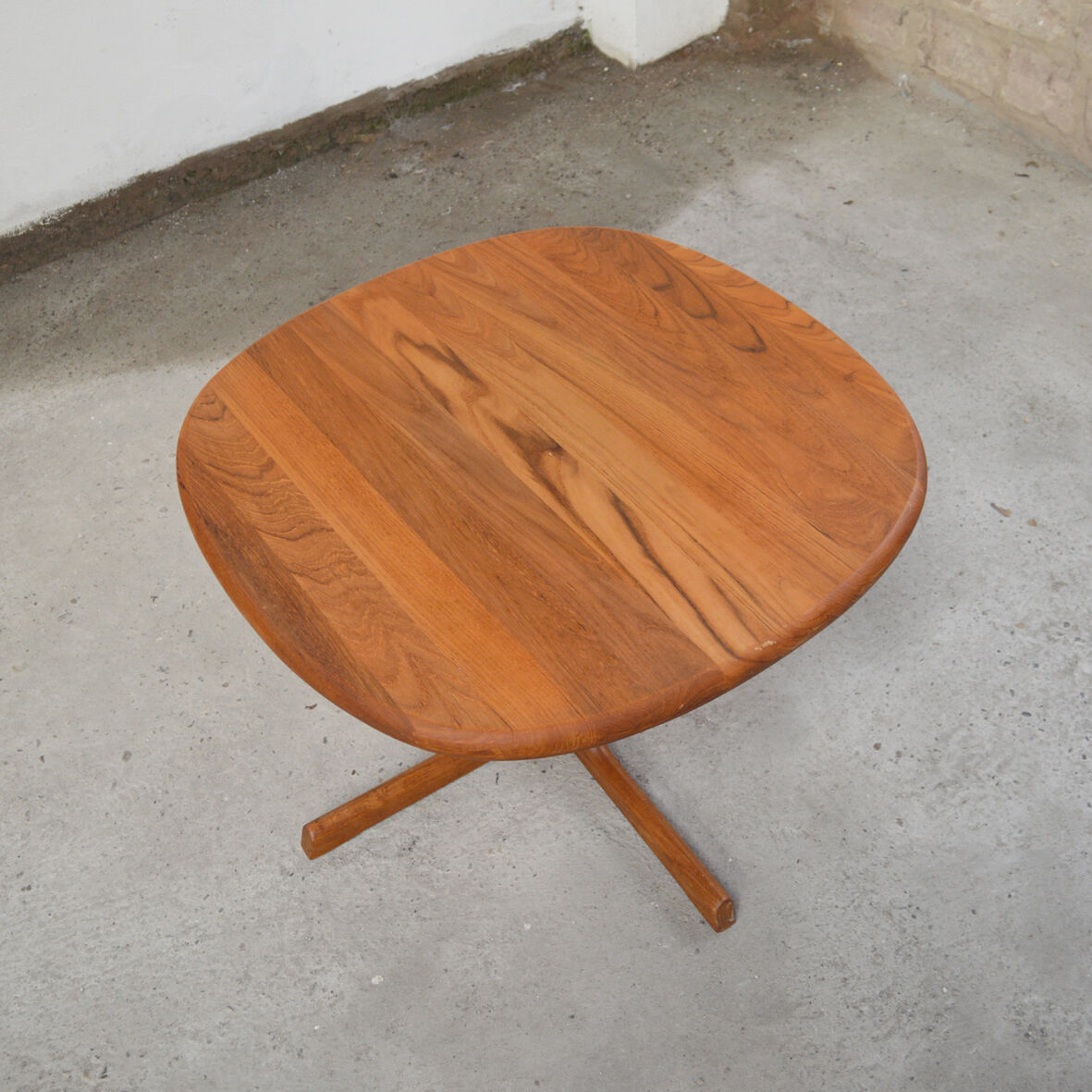 Table low Scandinavian dyrlund, 1960