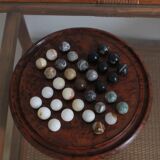 Jeu de solitaire ou boulier en minéral