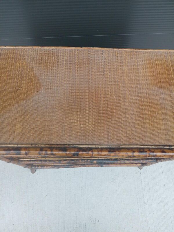 buffet antique en bambou et bois brûlé