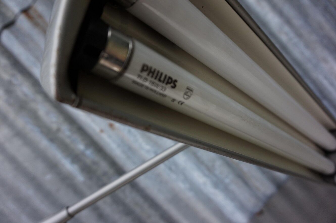 Floating industrial dazor desk lamp