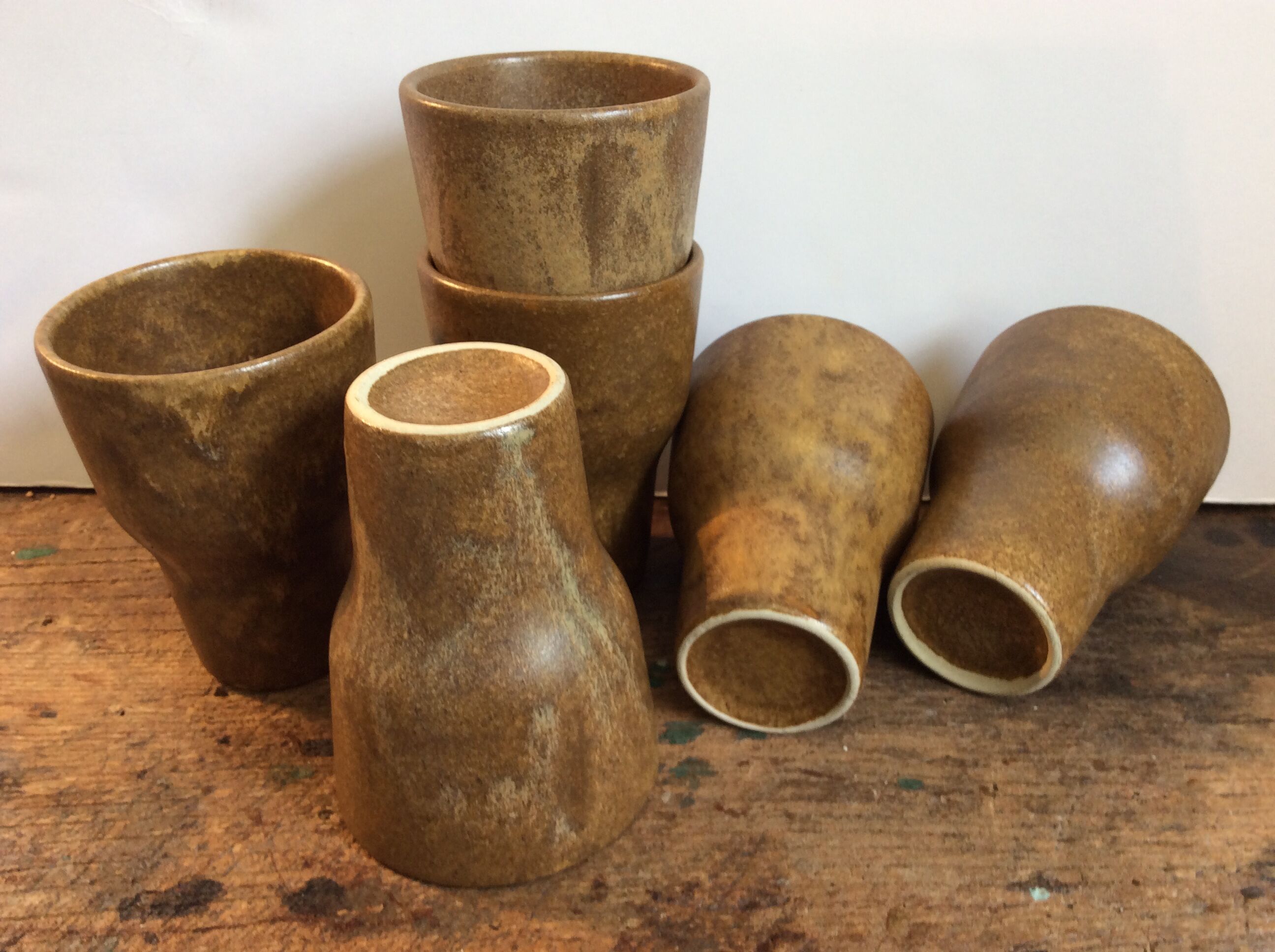 6 mugs in stoneware