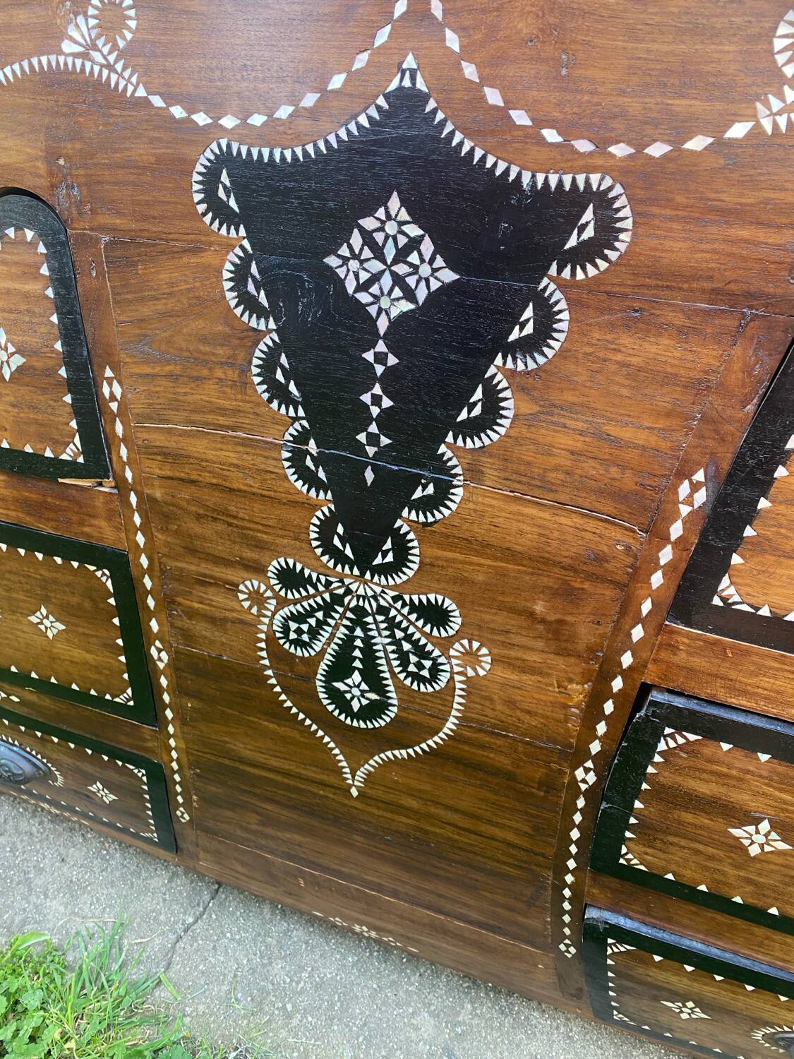 Commode syrienne galbée marqueterie nacre