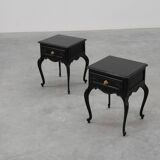 Paire de tables de chevet de style Louis XV en chêne laqué noir, France, années 1950