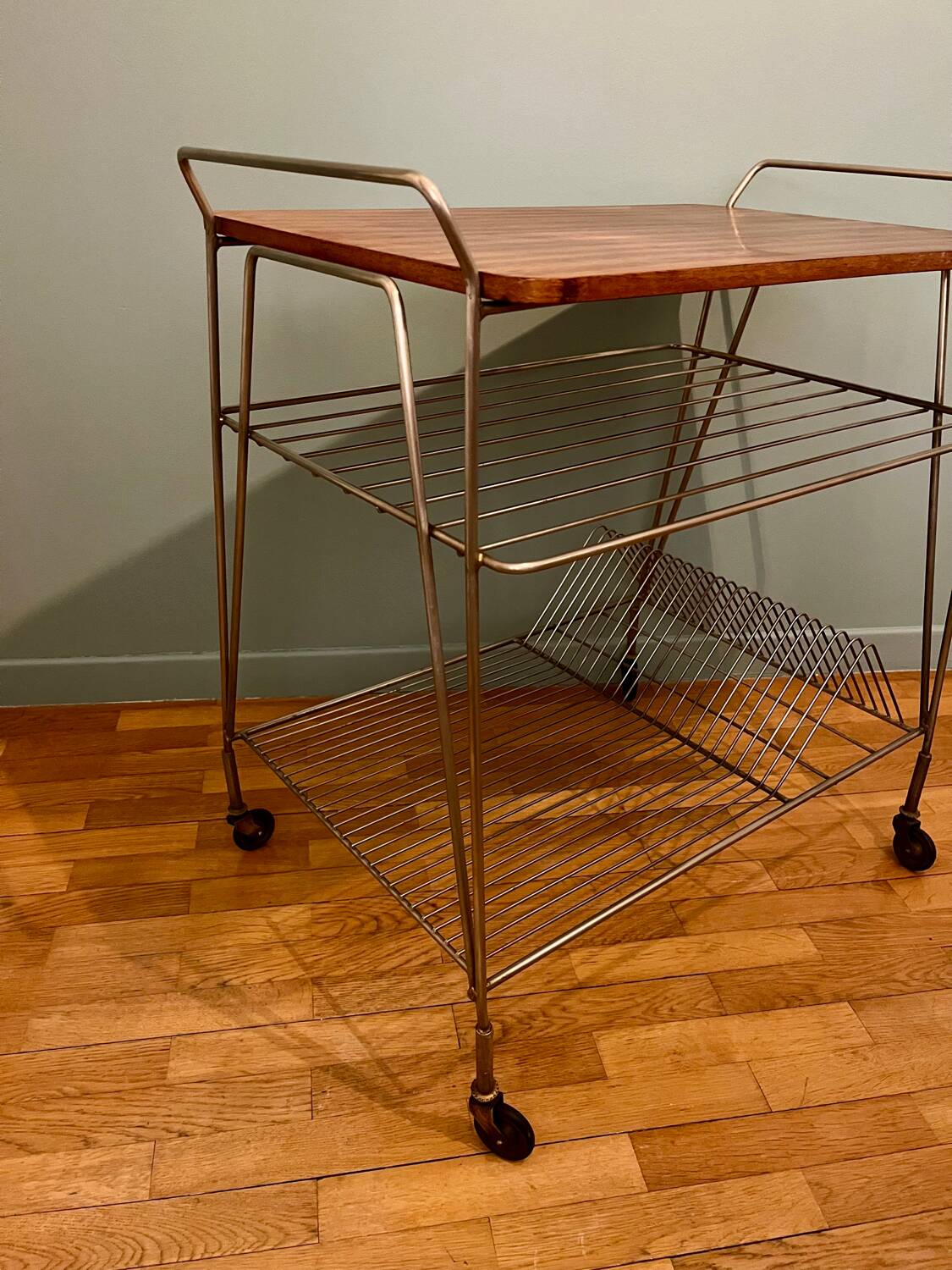 Vintage 70 Vinyl Serving