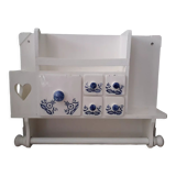 Wall-mounted kitchen shelf