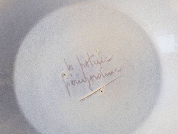 Assiette décorative signée la poterie Perigordine, Jean Varoqueaux