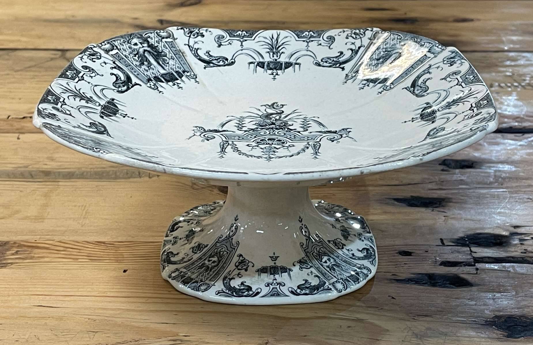 Gien earthenware fruit bowl with Mascaron decoration - early 20th century