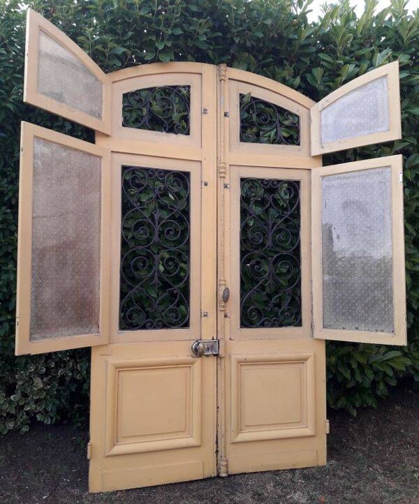 Porte d'entrée cintrée double en chêne, grilles et verre, XIXème