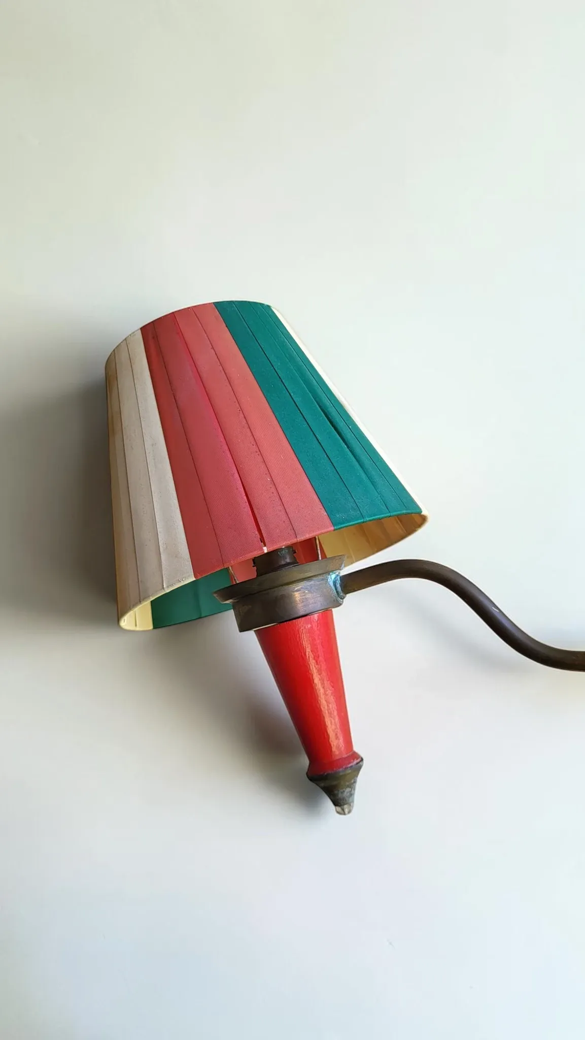Tripod floor lamp in oak and brass, three lights