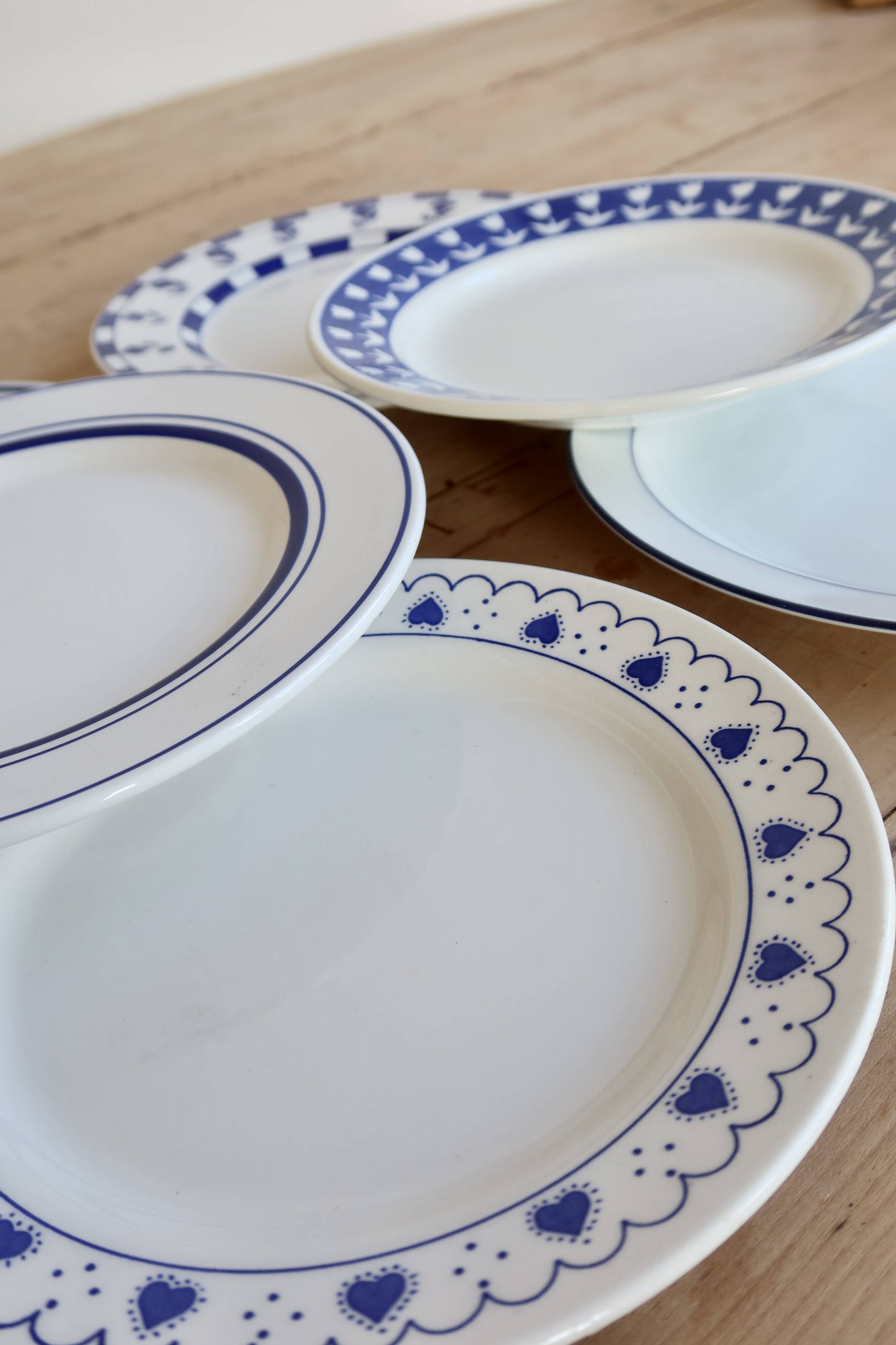 6 vintage mismatched blue and white earthenware dessert plates - Cutie Lot