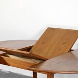 Table ronde extensible en teck danois des années 50.