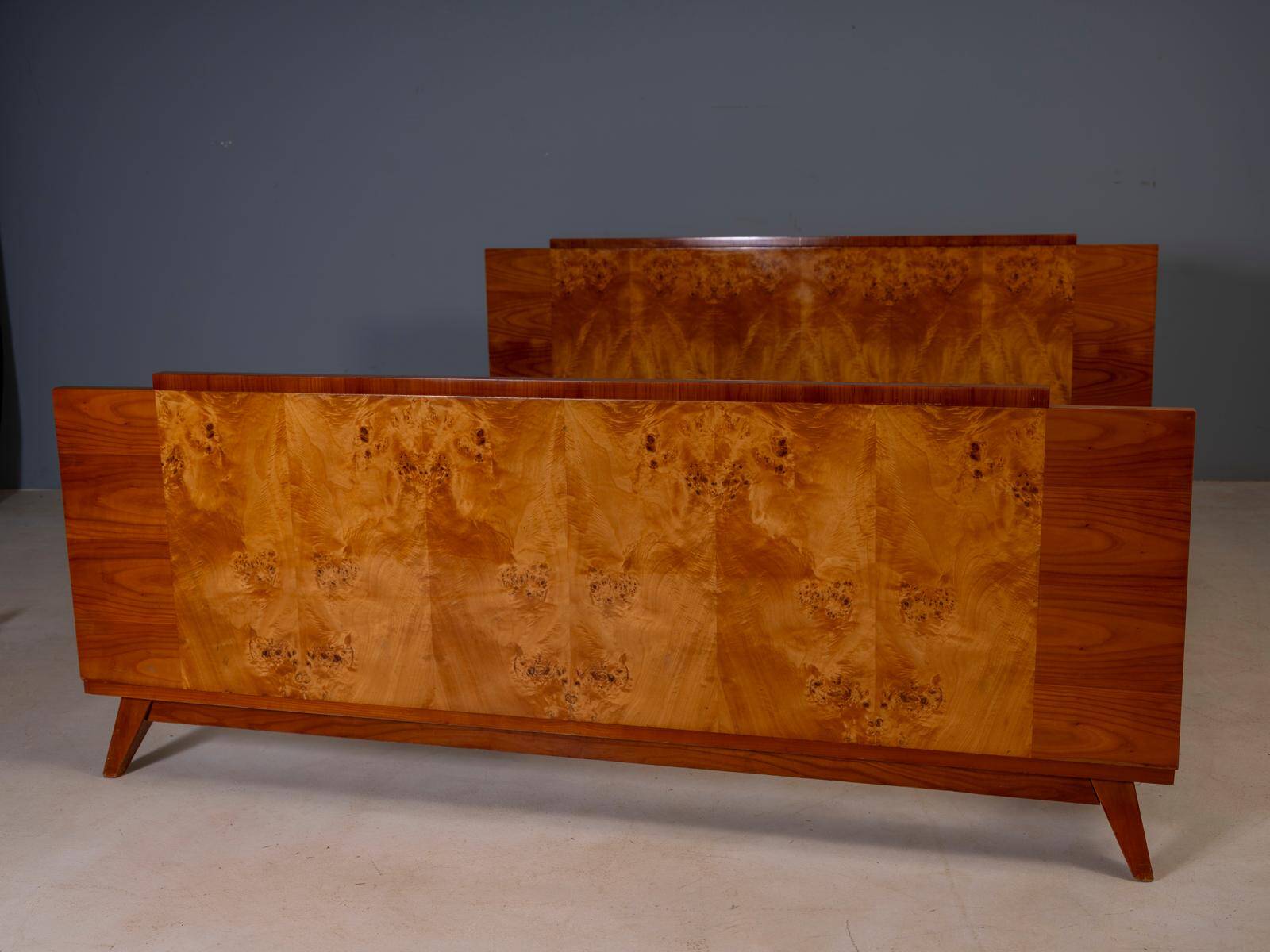 Vintage Czechoslovak bedroom set with burl veneer, bed and pair of nightstands, mid-20th century, 180 × 195 cm