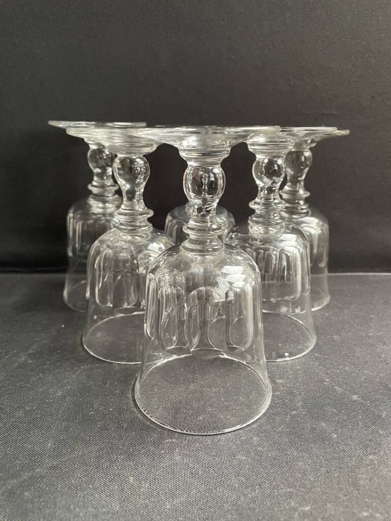 6 White wine glasses – Cut crystal