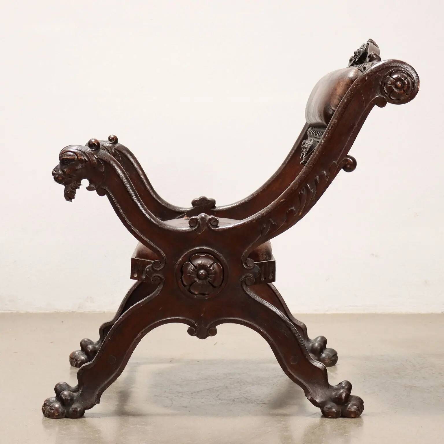 Antique neo-Renaissance chair in wood and leather, 20th century