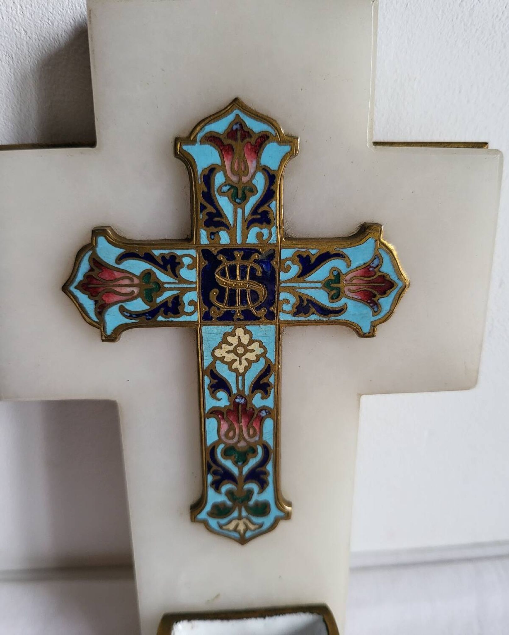 Croix Bénitier en Onyx et émail cloisonné