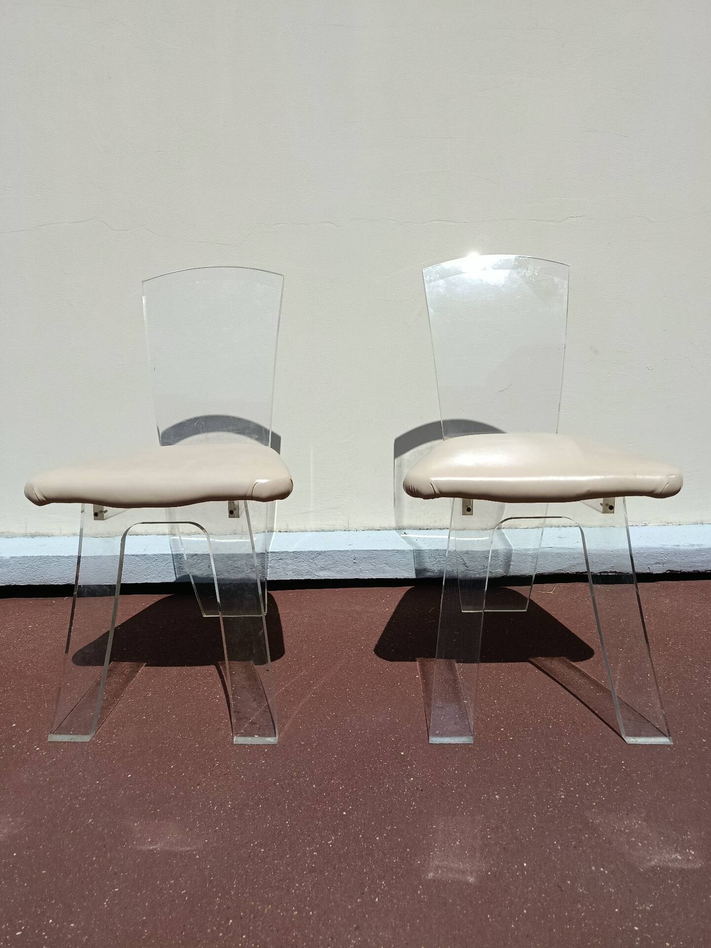 Chaises design en plexiglass Lucite annees 70