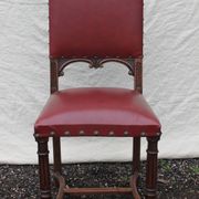Huit chaises en skaï