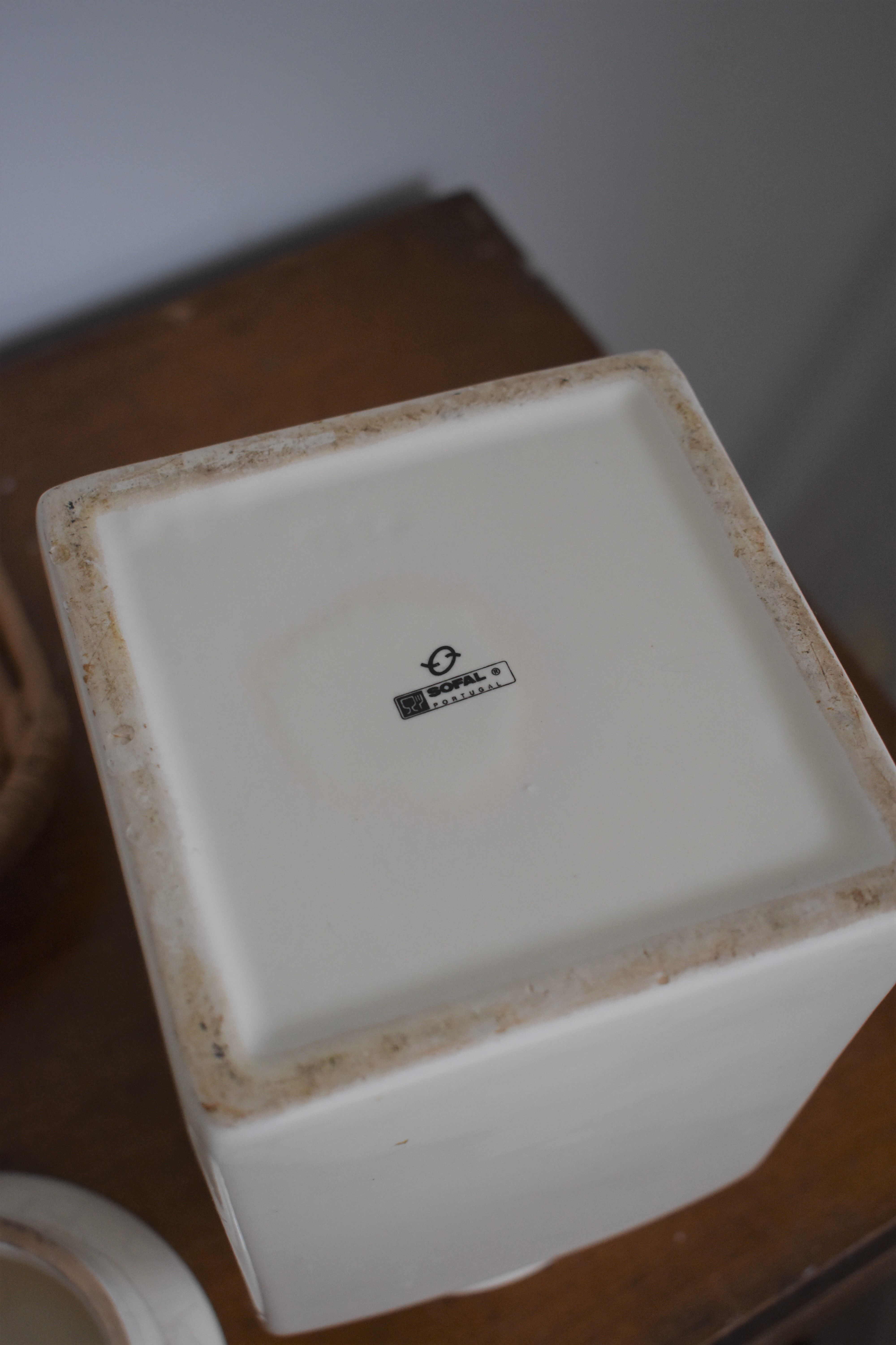 Portuguese ceramic pot